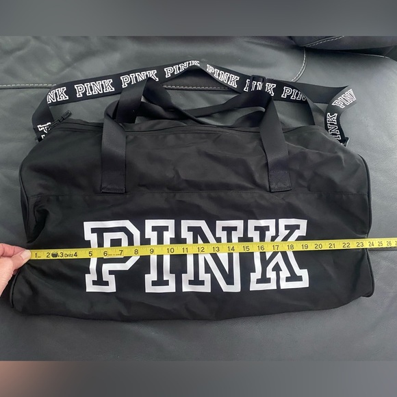 NWOT PINK Victoria’s Secret black large duffle bag weekender with rounded sides - Picture 13 of 15